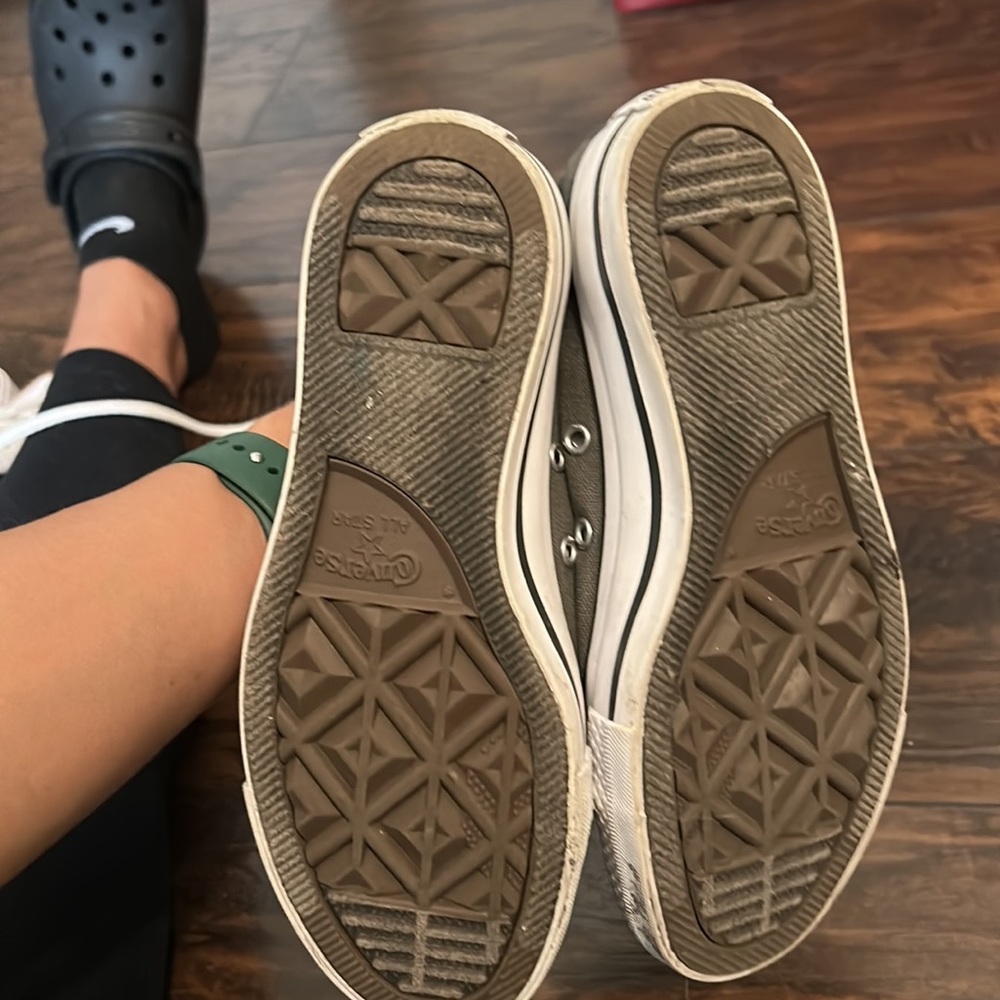 Converse - Picture 2 of 3